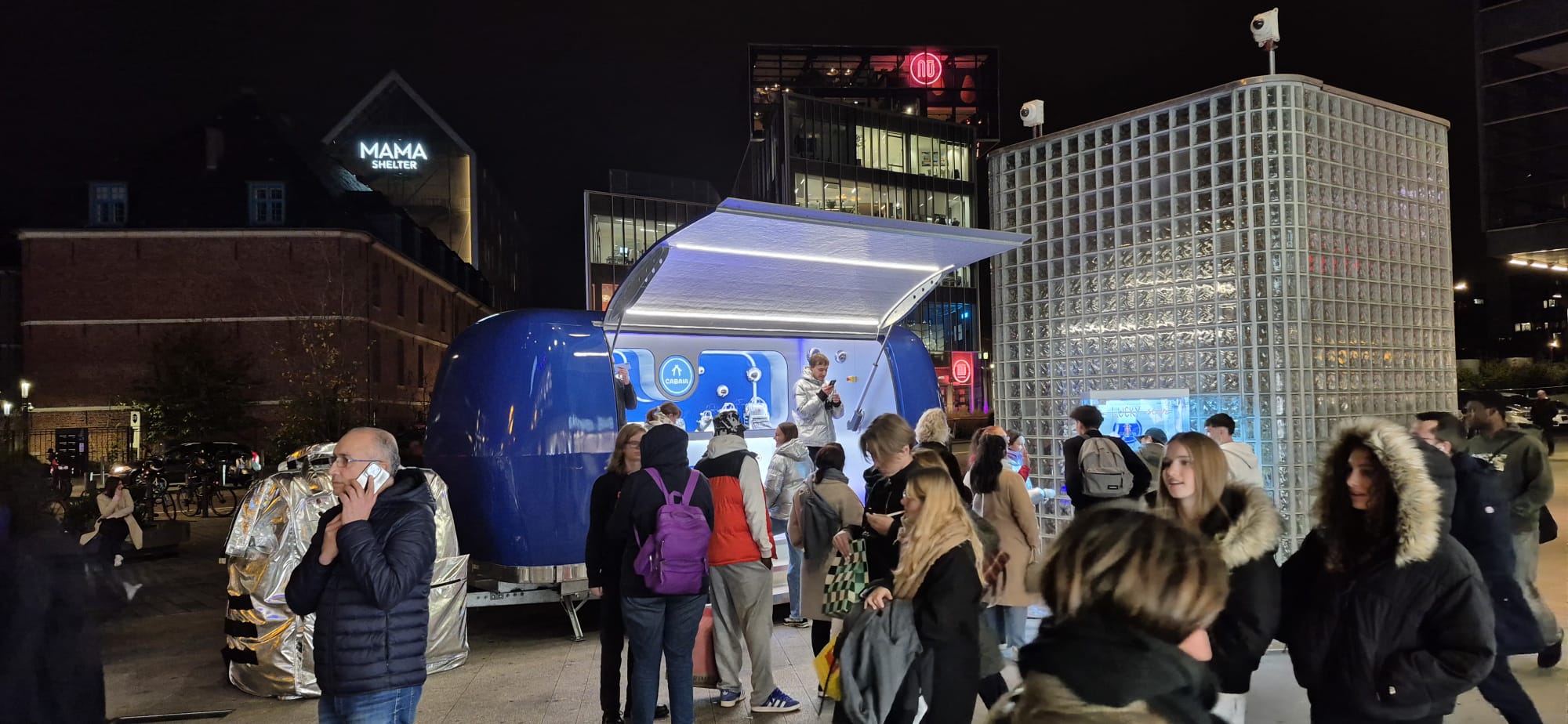 Caravane Cabaia brandée et aménagée lors de la tournée nationale de découverte