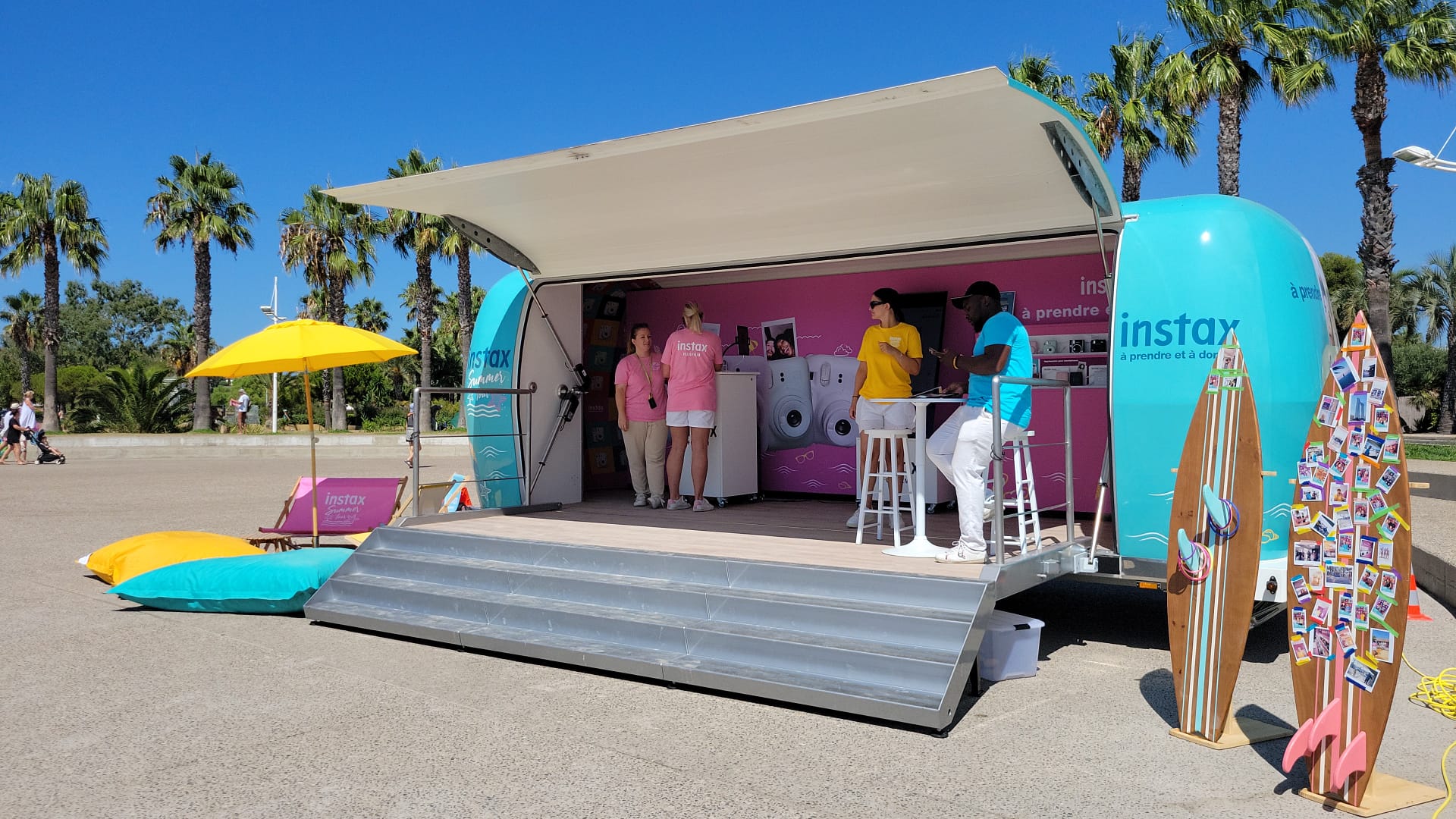 Stand photo éphémère Instax lors de la tournée des plages en France